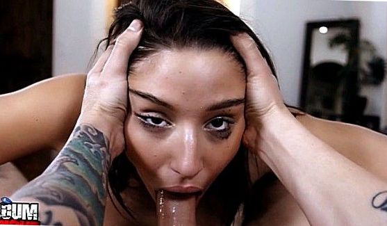 Молоденькая (18 лет) показала стриптиз, порно видео